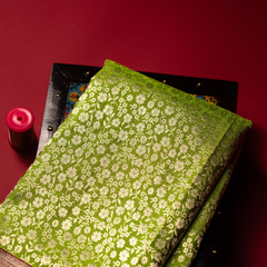 Parrot green pattu